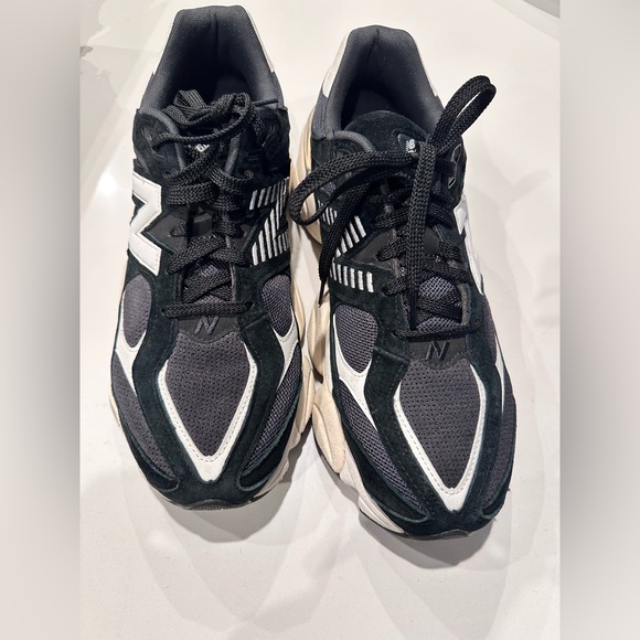 New Balance Black and White Men's Shoes - Picture 1 of 10